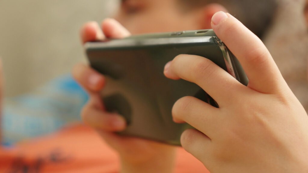 ECA Digital: o que muda nas redes e quais os efeitos na saúde de jovens