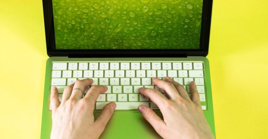 Você pode fazer um MacBook Neo multicolorido com peças de reposição da Apple