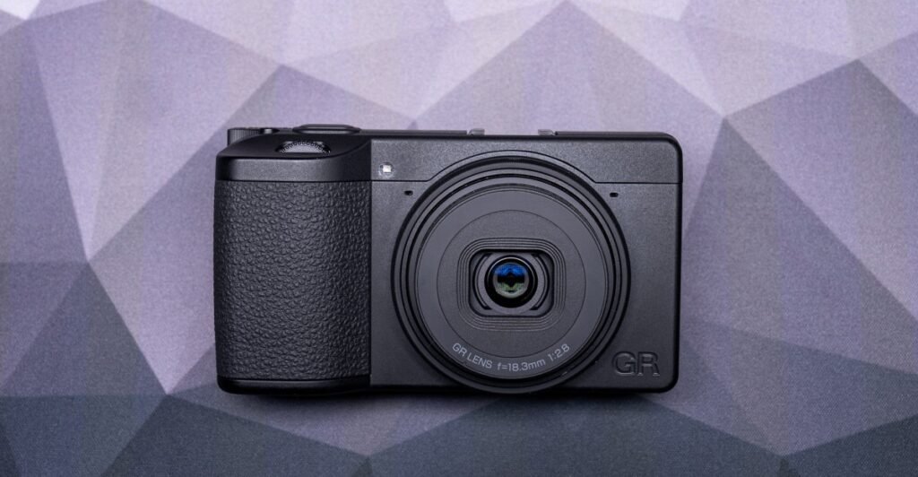 Análise monocromática da Ricoh GR IV: Por que adoro esta câmera que não consegue fotografar em cores