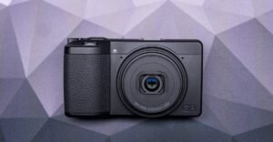 Análise monocromática da Ricoh GR IV: Por que adoro esta câmera que não consegue fotografar em cores