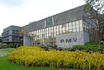 Cris Samorini assume como prefeita de Vitória