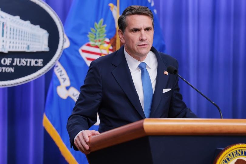 Todd Blanche, autor do memorando de aplicação de criptografia do DOJ, agora AG interino