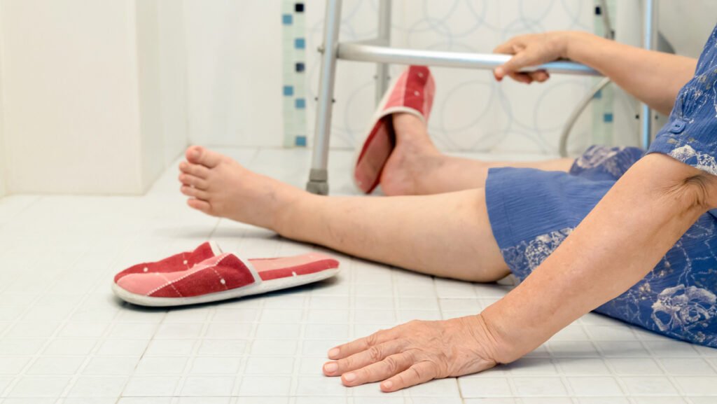 Quedas em idosos: um problema grave, mas evitável