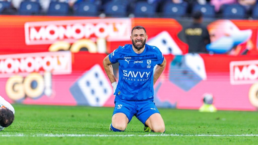 Após a ausência frente ao Al-Taawoun, qual a posição de Benzema no jogo Al-Hilal-Al-Khulood?