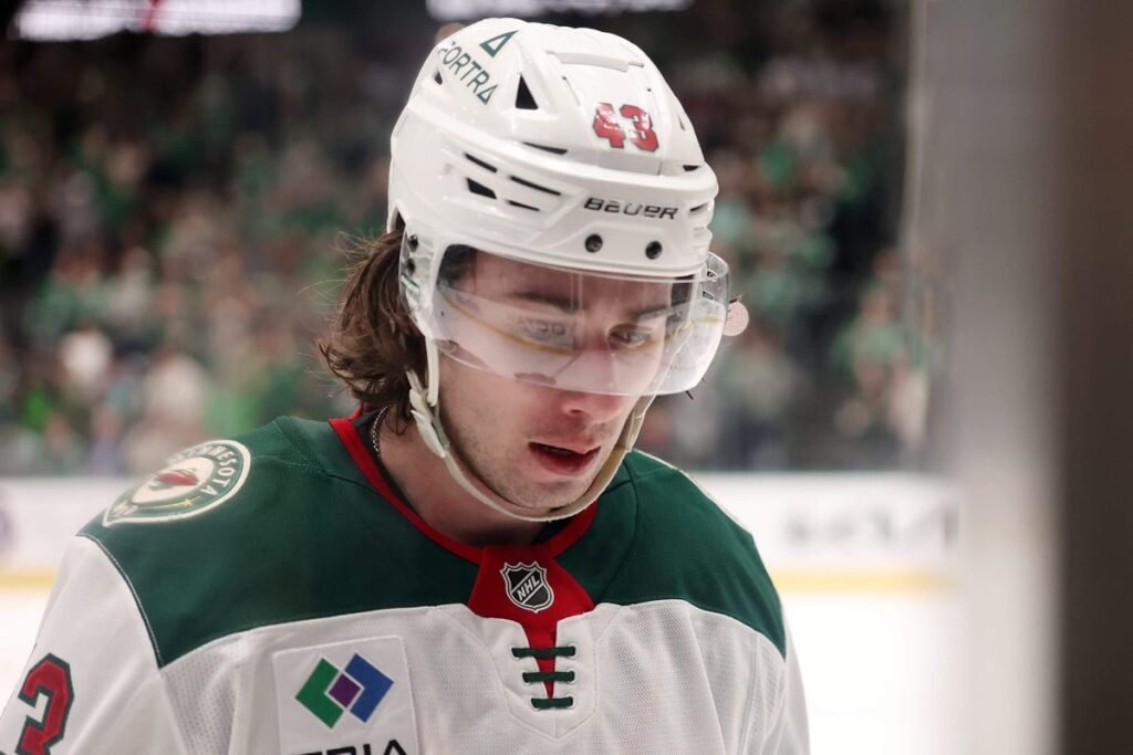 A estrela selvagem Quinn Hughes perde o segundo treino consecutivo na véspera dos playoffs da NHL