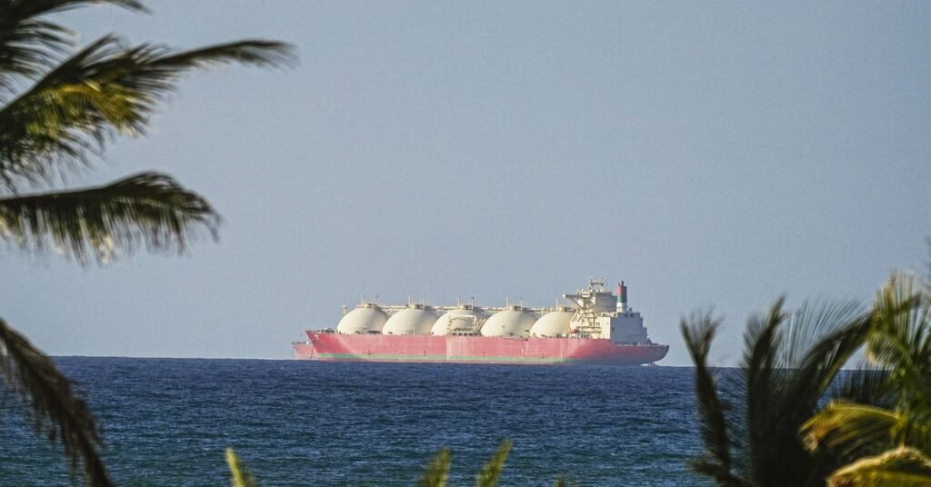 Com a reabertura do Estreito de Ormuz, o transporte marítimo global levará meses para se recuperar