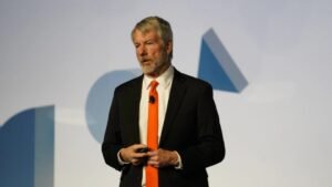 A estratégia de Michael Saylor (MSTR) comprou US$ 330 milhões em bitcoin na semana passada