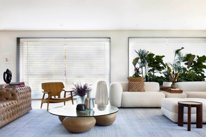 Apartamento linear de 310 m² tem atmosfera minimalista e serena