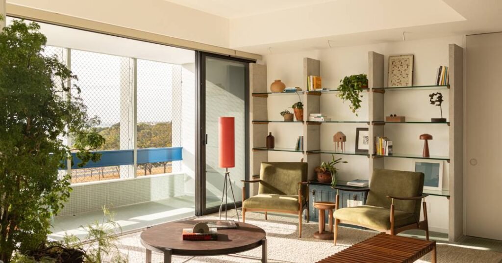 Apê de 254 m² é inspirado nos anos 60