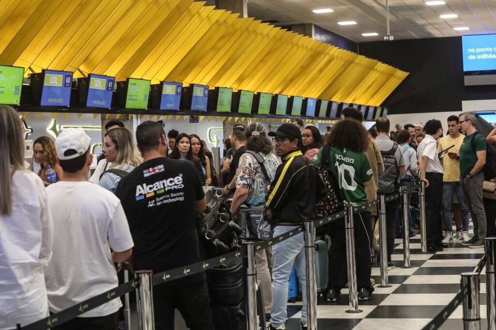 Cade investiga alinhamento de preços de passagens aéreas após indícios de atuação coordenada entre Latam e Gol