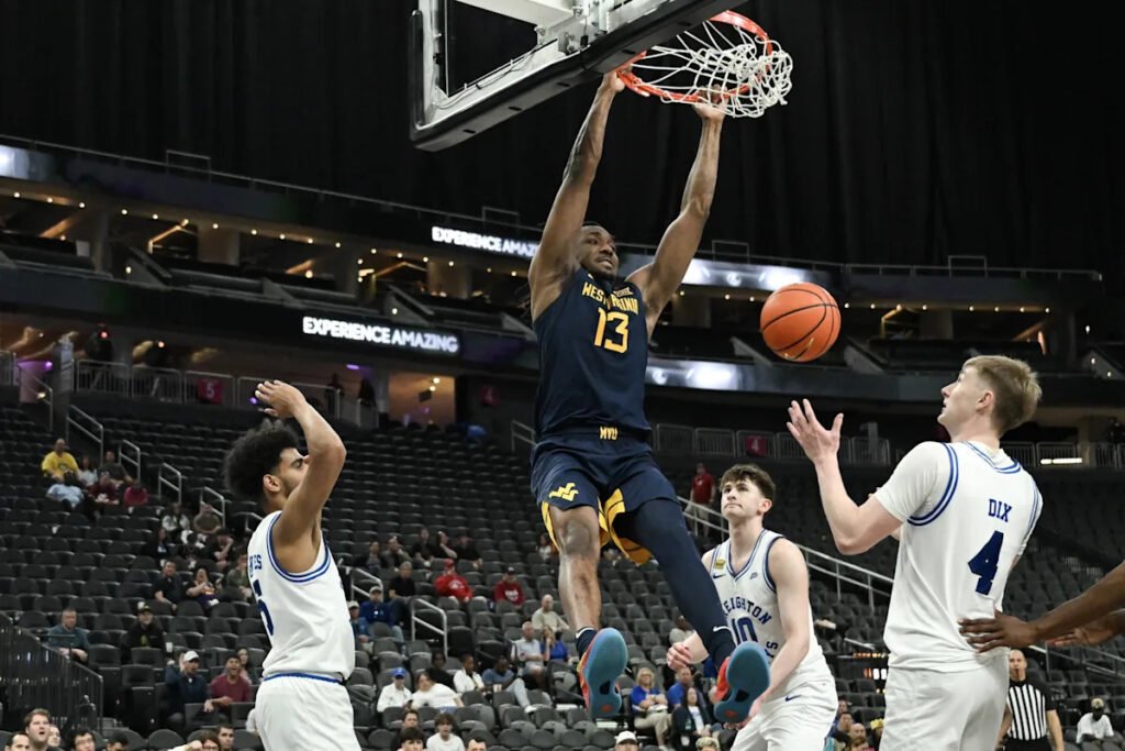 A temporada termina hoje à noite em Las Vegas. WVU joga contra Oklahoma pelo campeonato College Basketball Crown. Aqui está tudo o que você precisa saber.