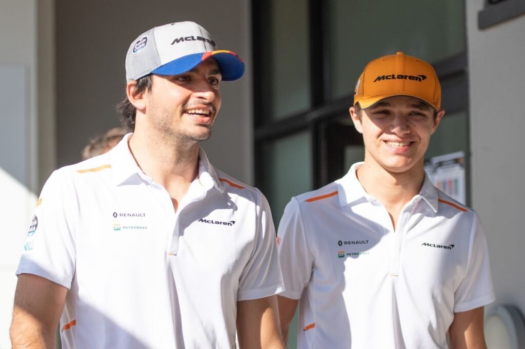 Norris e Sainz disputam com karts de Senna e Alonso