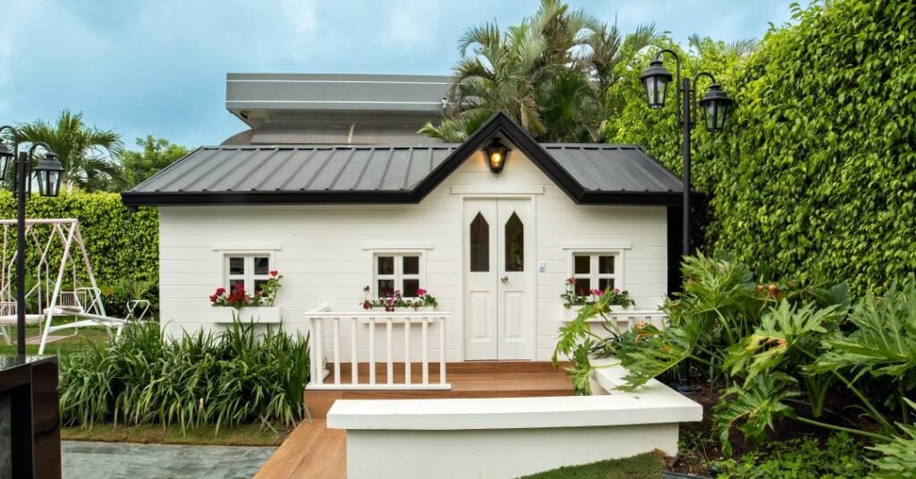 Casa de boneca da vida real: casinha infantil tem salas, cozinha com água e quarto