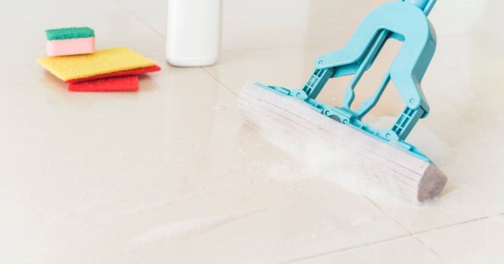 Limpeza de porcelanato: guia completo para remover manchas e manter o brilho