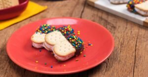 Sobremesa express de 10 minutos: sanduíche de sorvete com biscoito maizena