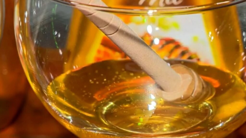 Nem todo mel é igual: cor e sabor do produto mudam conforme a flor; entenda