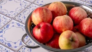 Na fruteira ou na geladeira? Veja onde guardar a maçã para durar mais