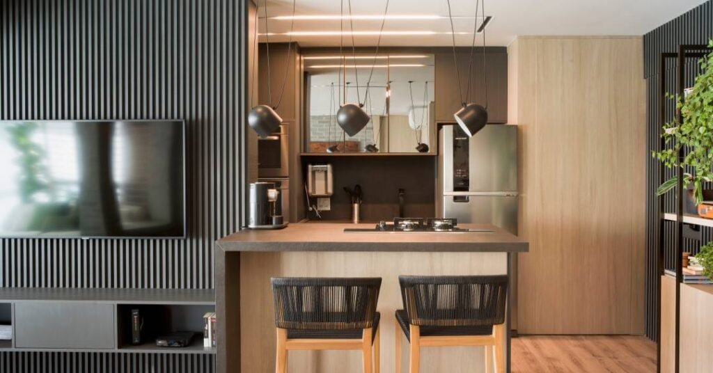 Materiais naturais, tons sóbrios e soluções sob medida definem apartamento de 60 m²