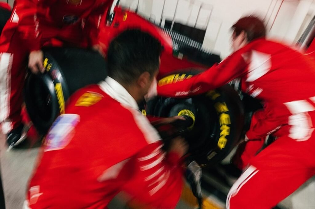 Como funciona e é organizada a equipe de pit stop da Ferrari?