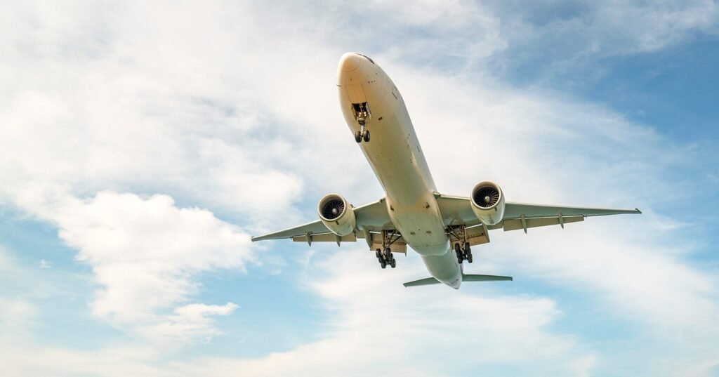 Em meio à guerra, preço médio da passagem aérea no Brasil subiu 17% em março