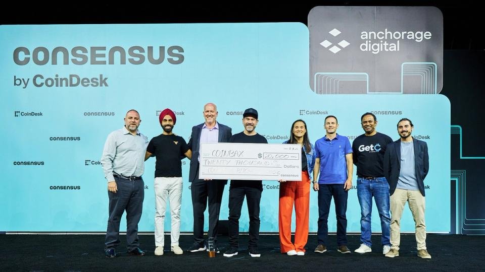 Coinbax ganha prêmio PitchFest de US$ 20.000 no Consensus Miami por conformidade com stablecoin