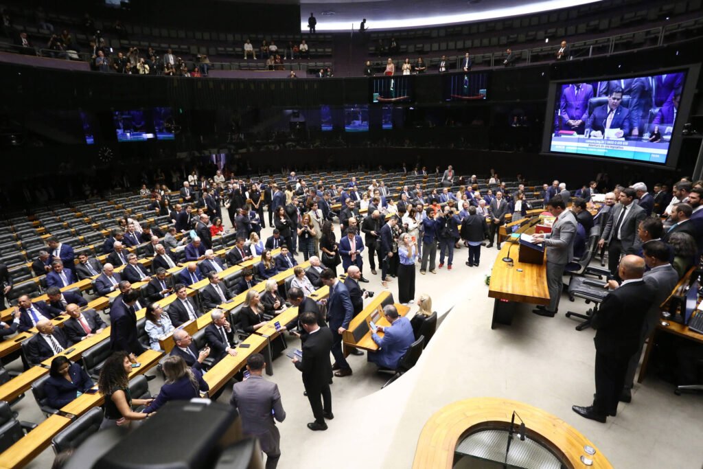 Taxa das blusinhas: isenção é eleitoreira, dizem deputados - 12/05/2026 - Economia