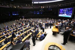 Taxa das blusinhas: isenção é eleitoreira, dizem deputados - 12/05/2026 - Economia