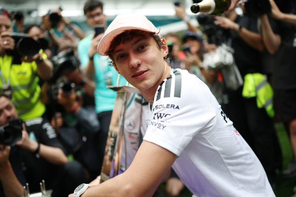 Antonelli supera Schumacher e Hakkinen em recorde inédito