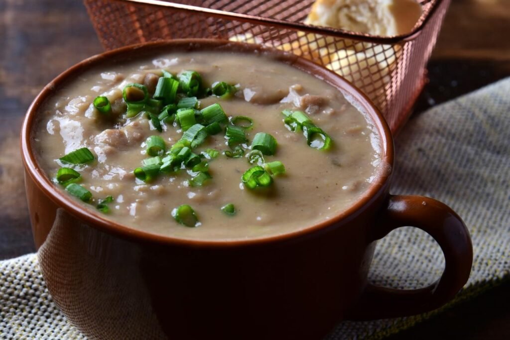 Esfriou aí? Veja 5 sabores de caldos para esquentar toda a família