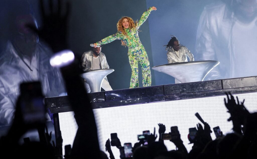 Show de Shakira atrai 2 milhões de fãs para a praia de Copacabana