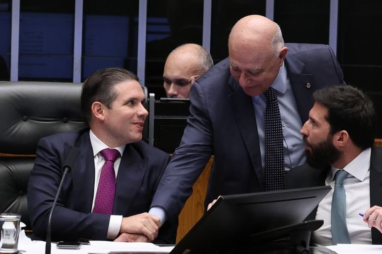Especialistas e municípios criticam PL sobre minerais críticos