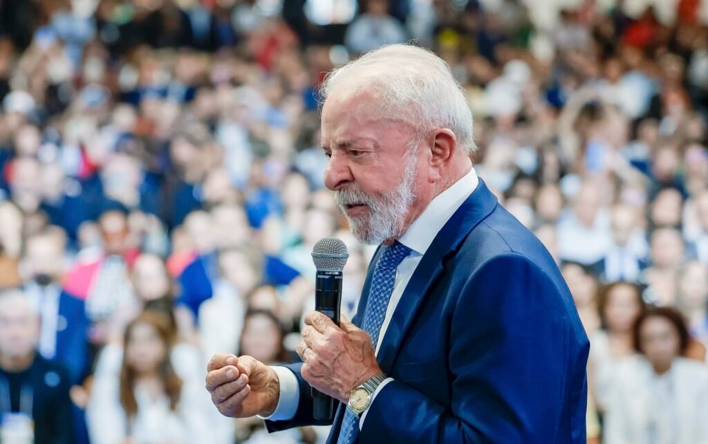 O que é a 'taxa das blusinhas', que Lula cancelou após quase dois anos?