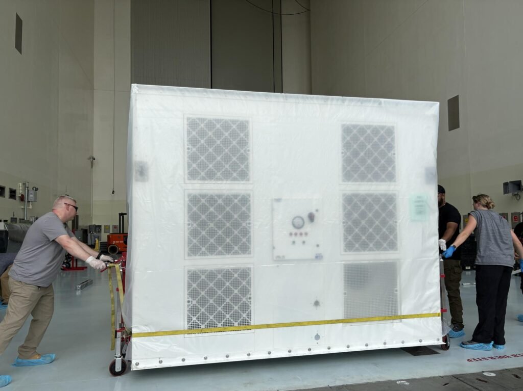 Equipamento de suporte chave chega a Kennedy para o Telescópio Espacial Romano