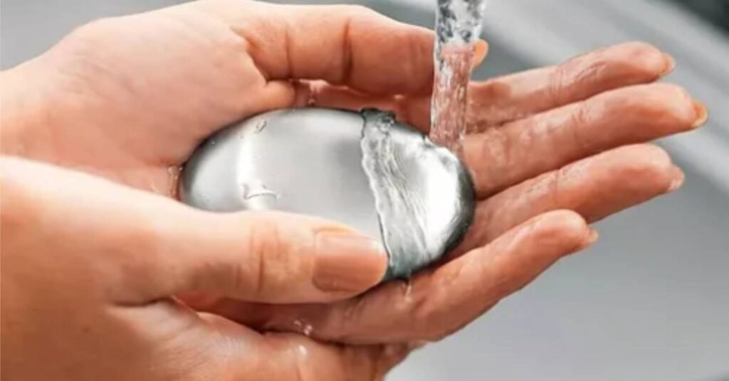 Adeus cheiro de alho e cebola nas mãos! O truque com inox que elimina odores