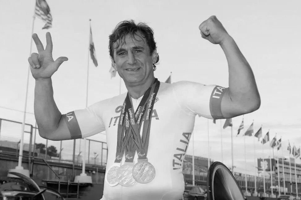 Morre Alessandro Zanardi, lenda do automobilismo e do ciclismo