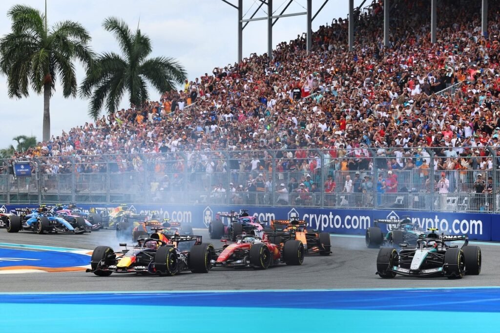Leclerc é punido e perde sexta colocação no GP de Miami