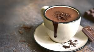 Chocolate quente cremoso igual ao de cafeteria: veja como fazer!