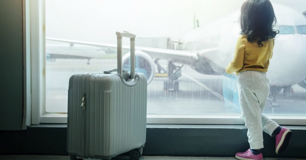 Após relatos de recusa, Anac exige que companhias aéreas aceitem certidão de nascimento digital