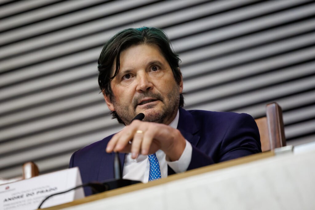 André do Prado reage a Salles e expõe disputa da direita por vaga ao Senado