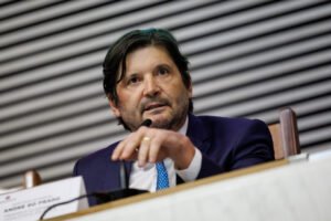 André do Prado reage a Salles e expõe disputa da direita por vaga ao Senado