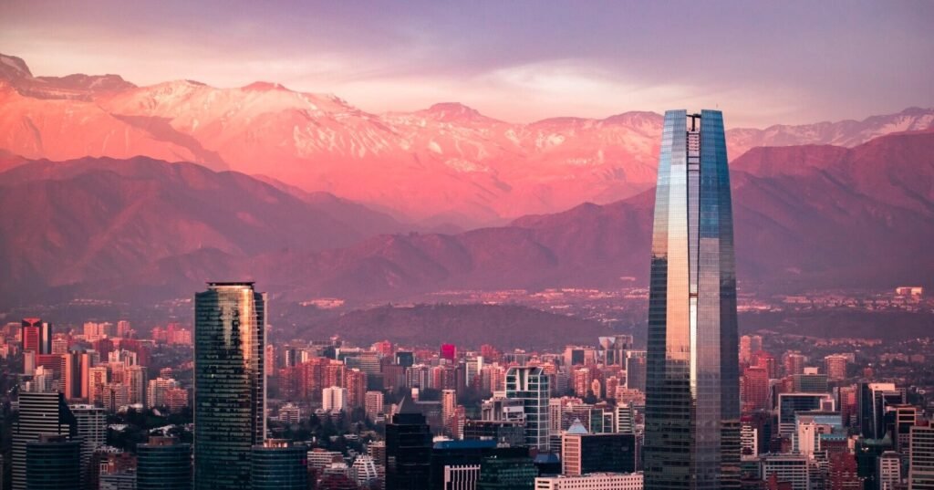 Pacotes para o Chile! Voos + hospedagem para Santiago a partir de R$ 1.889 por pessoa em até 6x sem juros