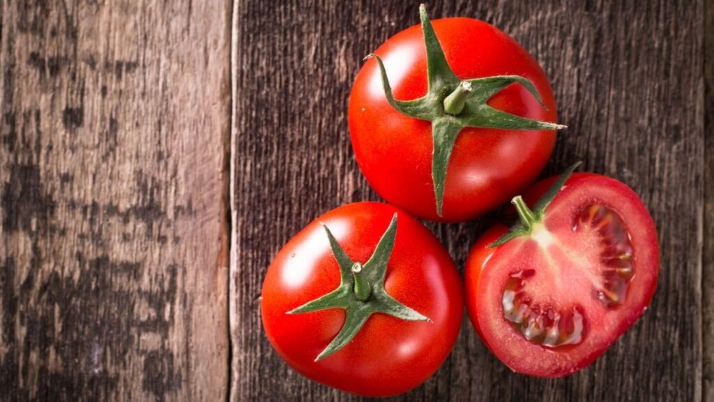 Você provavelmente guarda tomate do jeito errado; veja como conservar