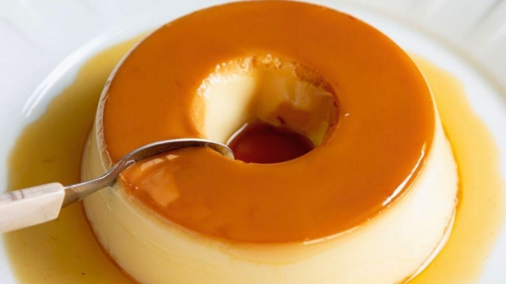 Sem furinhos! Veja como fazer pudim lisinho no almoço do Dia das Mães