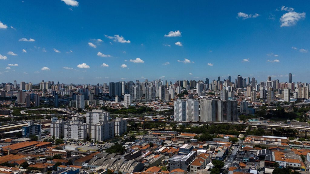 Dívidas de condomínio disparam 569% em 2025 - 14/06/2026 - Mônica Bergamo