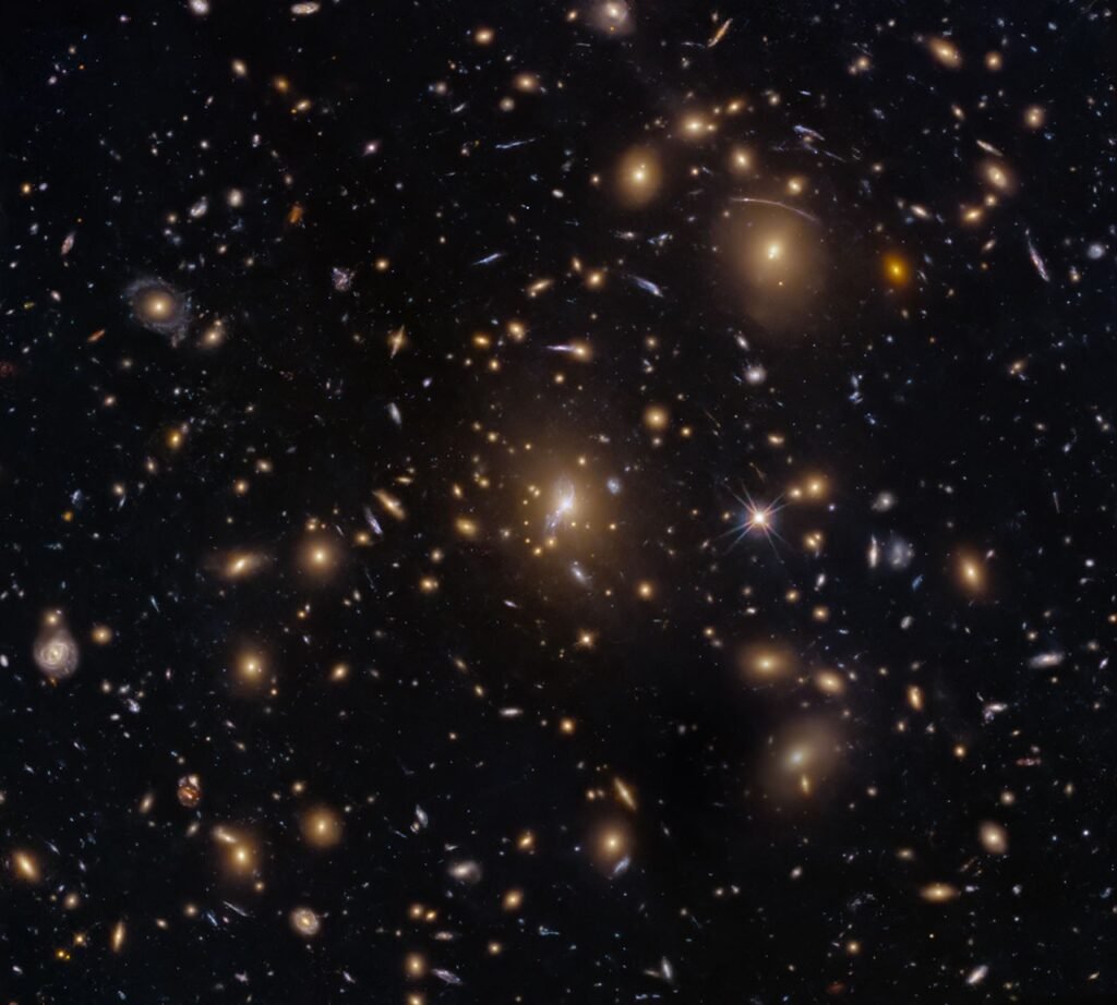 Hubble vê enxame de galáxias