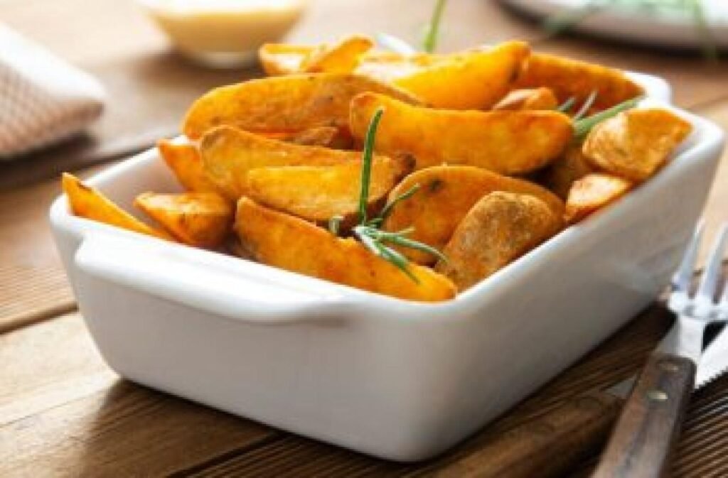 Como fazer a batata rústica crocante por fora e macia por dentro