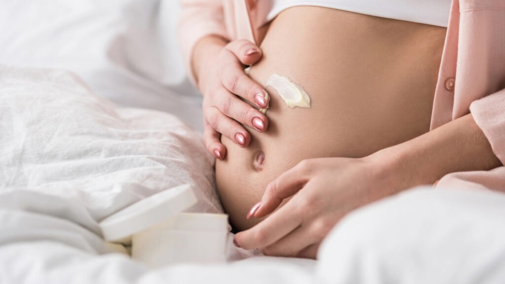 Skincare na gravidez: quais produtos são seguros e quais devem ser evitados