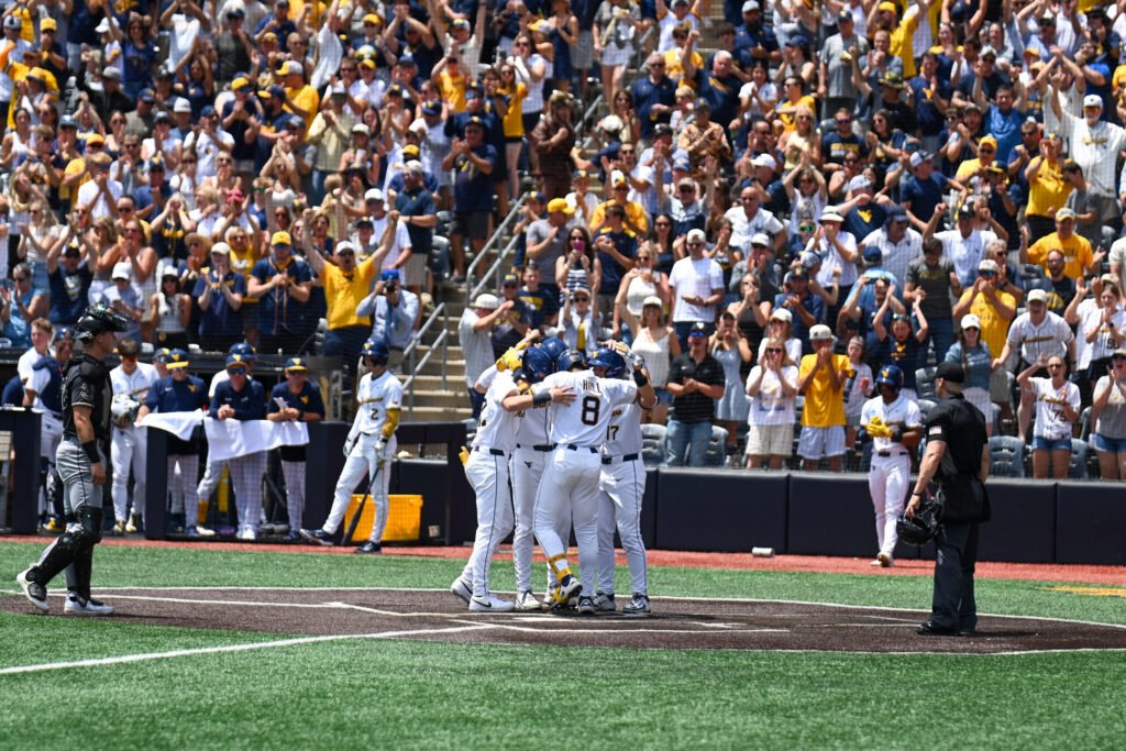 Impressão super forte: Mountaineers vencem por 12-2 contra Cal Poly na abertura da série