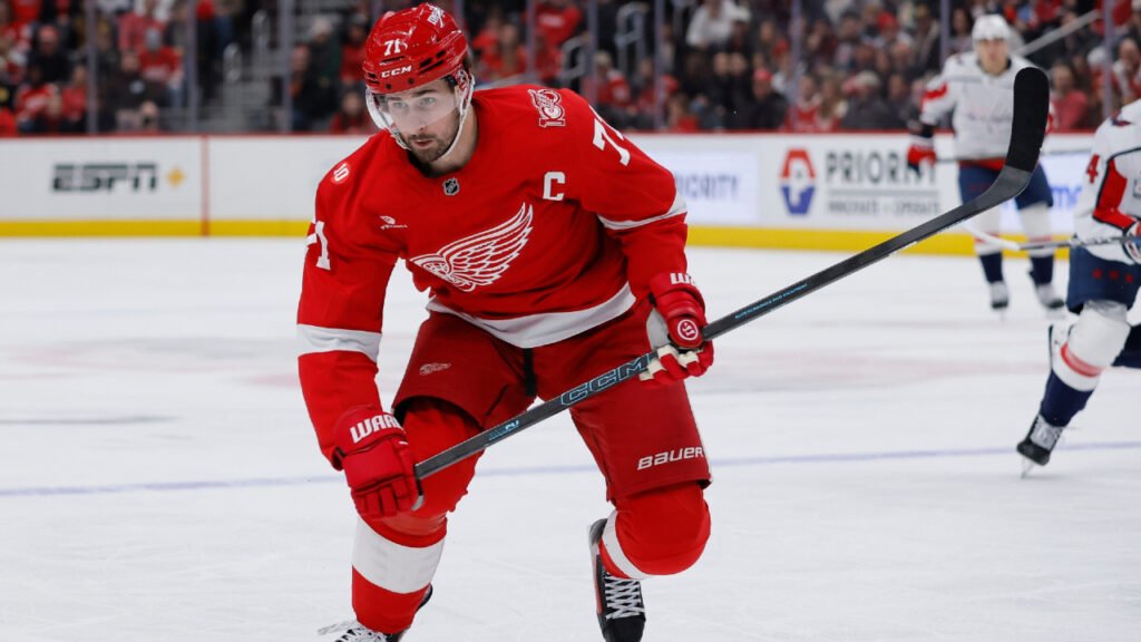 Fontes: Dylan Larkin solicita negociação de Detroit