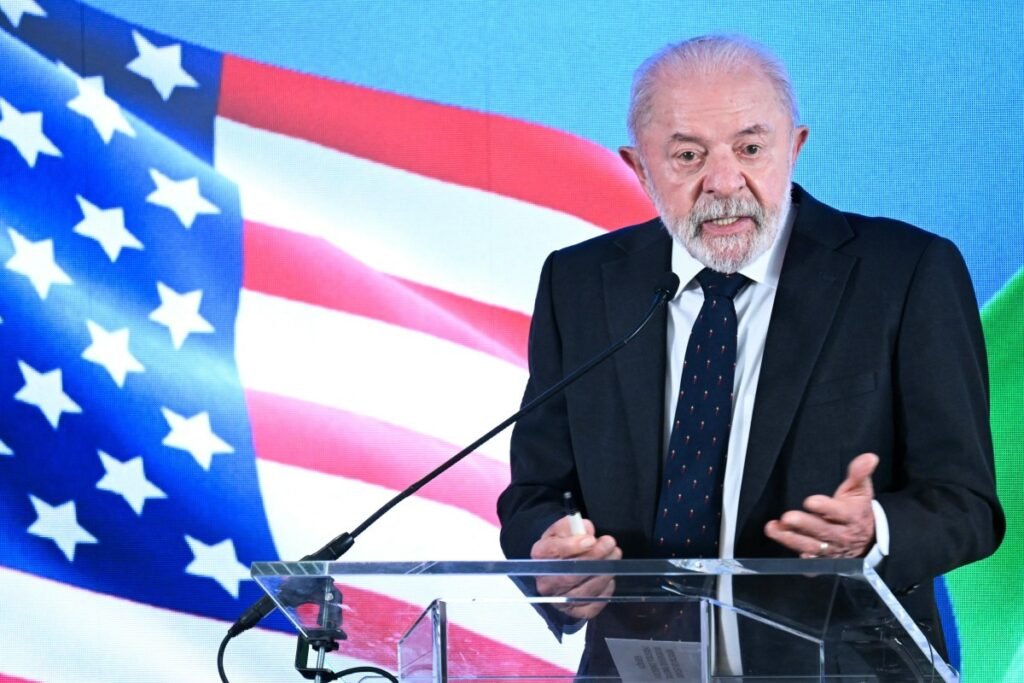 Trump 'rompe trégua com Lula' e faz 'tempestade' no Brasil, diz jornal